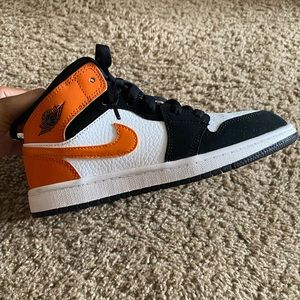 Jordan 1 Mids